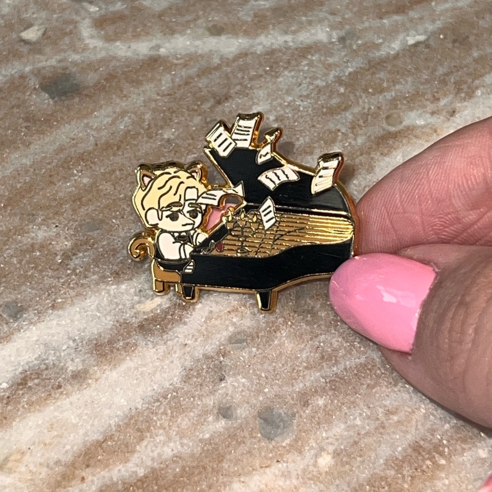 Gold and Black Piano Enamel Pin -BTS/yoongi